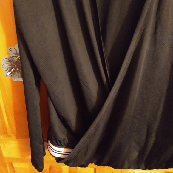 Women Top - Picture 2 of 5